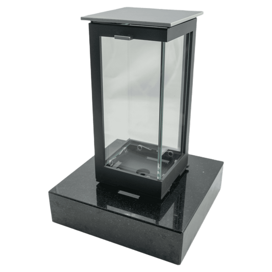 Grablaterne Modell 1658 auf Sockel Black